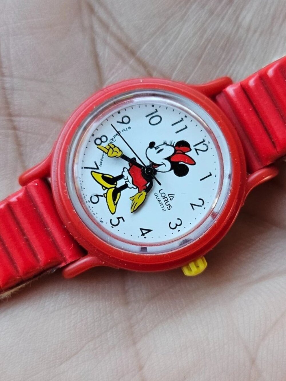 Vintage Lorus Walt Disney Ladies Wristwtch Red Tone Strap Quartz Analog Watch